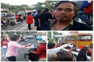 Wartawan Pokja DPRD Surabaya Bagi-Bagi Takjil ke Pengendara