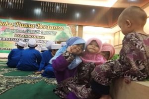 Kejari Surabaya Ajak Buka Puasa Puluhan Anak Yatim