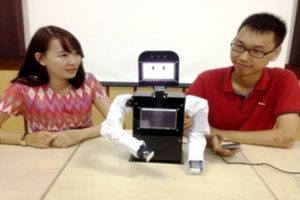 Bantu Anak Autis, Mahasiswa Ubaya Surabaya Ciptakan Robot