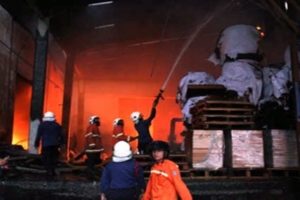 Gudang di Kawasan Industri Rungkut Ludes Terbakar