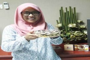 Jelang Bulan Puasa, Begini Kesibukan Diah Arfani Pengusaha Kue Kering Surabaya