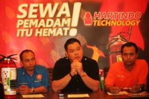 Warga Surabaya Kini Bisa Mendapatkan Alat Pemadam Gratis