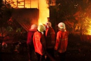 Gudang Spare Part Patemon Surabaya Ludes Terbakar