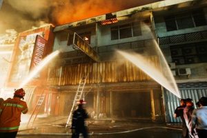 Toko Pakaian dan 4 Ruko di Kawasan Pasar Atom Surabaya Terbakar