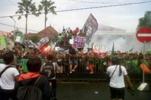 Bonek Persebaya 27 Protes ke Walikota Surabaya