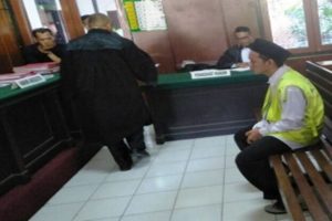 Pembunuh Sopir Taksi Online Menangis di Sidang