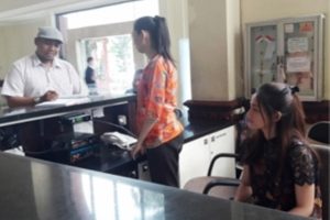 Kini Gedung DPRD Surabaya Dijaga Pegawai Cantik