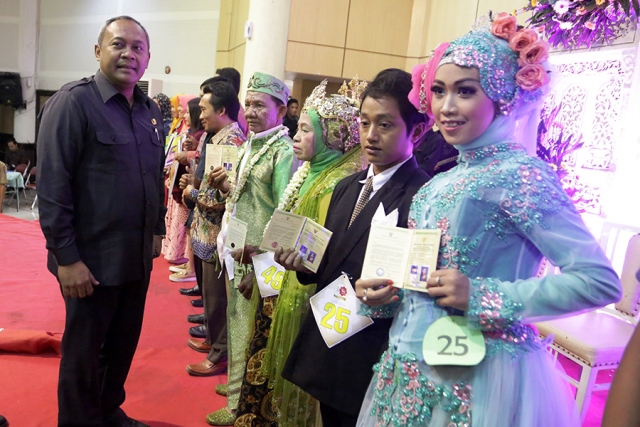 Dinsos Kota Surabaya Nikahkan 79 Pasang Pengantin