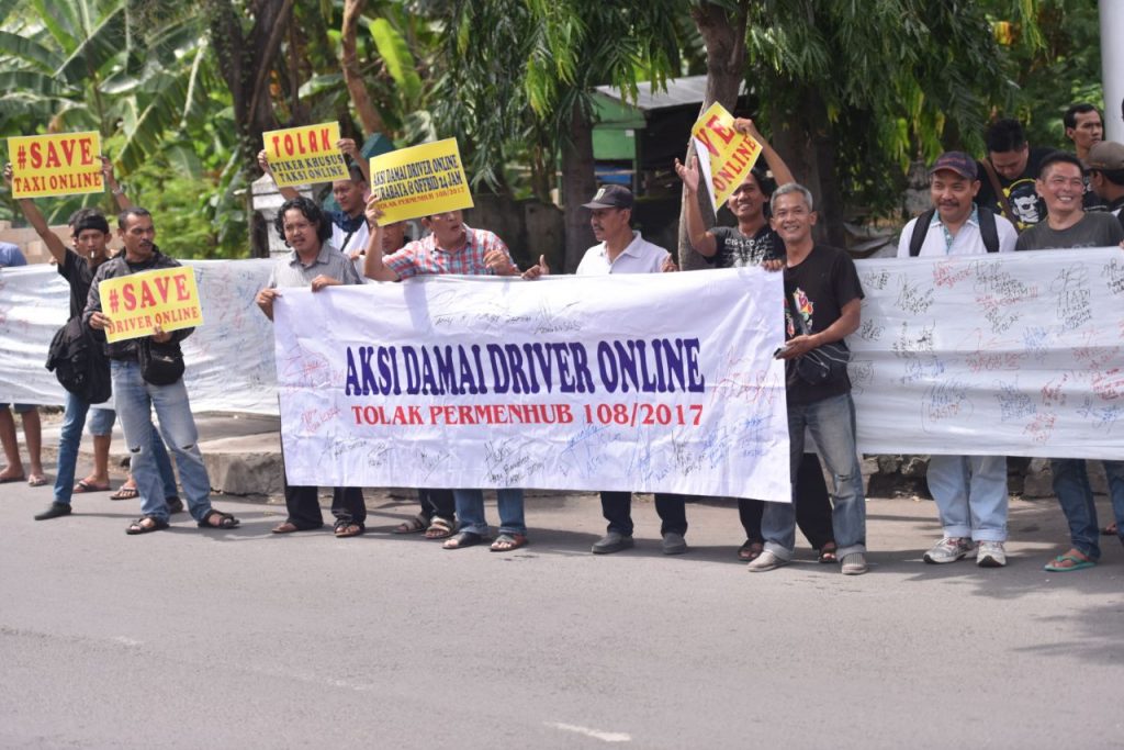 Tolak Permenhub 108, Driver Online Surabaya Gelar Aksi