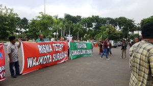 Peserta Demo Berhasil Tembus Pagar Balai Kota, Ini Komentar DPRD Surabaya