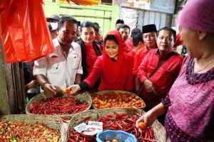 Blusukan ke Pasar, Pedagang Kagumi Tampilan dan Paras Puti G. Soekarno