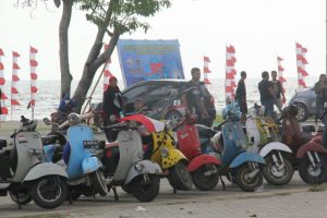 Pantai Pagatan Jadi Tempat Silaturahmi Komunitas Vespa se-Kalsel