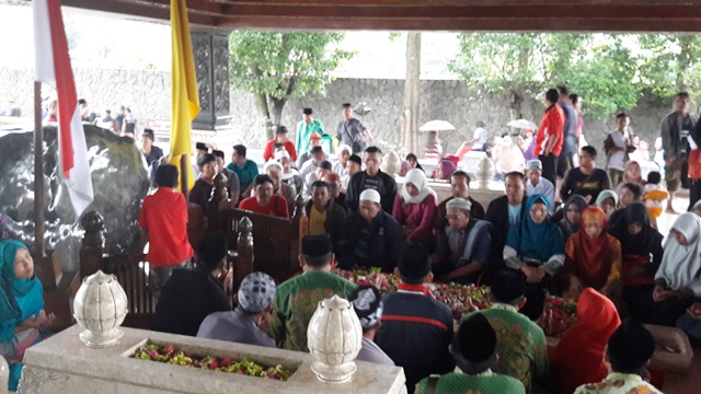 Jelang Puncak Acara HPN, Pengurus PWI Jatim Ziarah ke Makam Bung Karno di Blitar