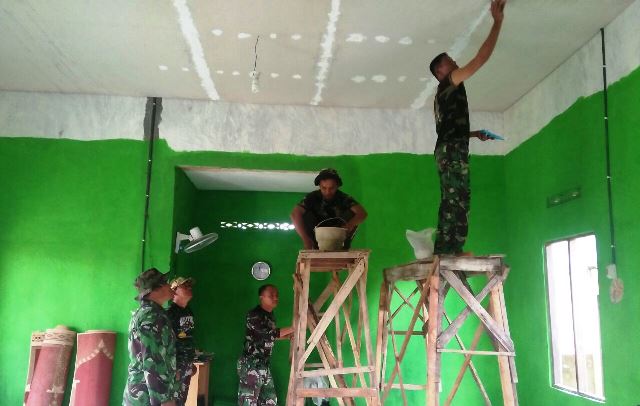 TMMD 101 Kodim/1022 Tanah Bumbu, TNI dan Warga Rehab Tempat Ibadah