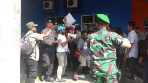 Dinilai Tak Berijin, Aparat Kepolisan Bubarkan Paksa Aksi Demo Mahasiswa Papua