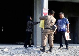 10 Tahun Bersengketa, Akhirnya Satpol-PP Surabaya Segel Lahan HR Muhammad 45