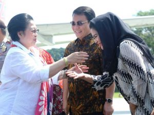 Libur Kampanye, Puti Guntur Dampingi Megawati Nyekar ke Makam Bung Karno