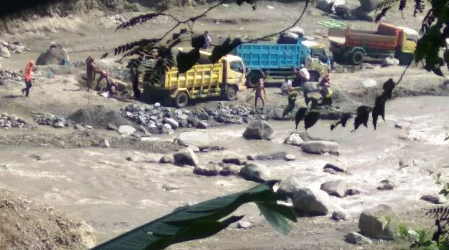 Papan Larangan Tak Digubris, Penambang Pasir Liar Masih Marak di Wilayah Pemkab Kediri