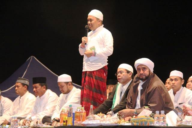 Habib Syech Assegaf Kembali Lantunkan Sholawat di Pantai Angsana Tanah Bumbu