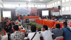 Hasil Rekapitulasi Perhitungan Suara KPU Surabaya Unggulkan Paslon Khofifah-Emil