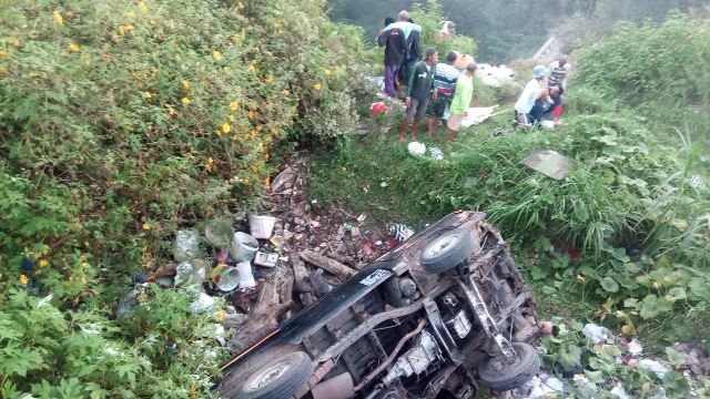 Mobil Pick Up Terjun ke Jurang, 23 Penumpang Terluka