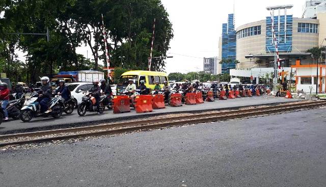 Ubah Bill of Quantity (BQ), Pemkot Surabaya Kembali Lelang Proyek Block Rel Samping Royal Plaza