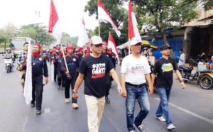 Kenakan Kaos “#2019GantiPresiden”, Buruh Lakukan Aksi Long March Surabaya-Jakarta (Video)