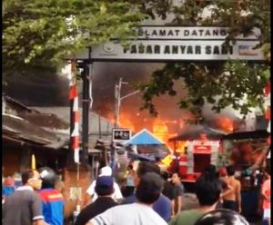 Pasar Anyar Sari/Batu Kandik Denpasar Bali Ludes Dilalap Api (Video)