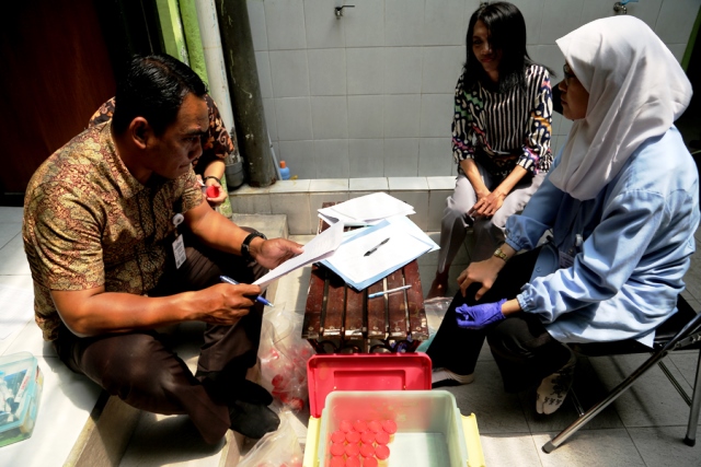 Wujudkan Pemerintahan Bersih Narkoba, Pegawai Pemkot Surabaya Jalani Tes Urin
