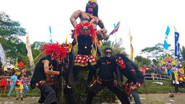 Rayakan Tahun Baru Jawa, Warga Lereng Gunung Kawi Gelar Kirab 1 Suro (Video)