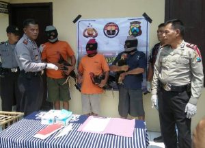 Polres Kediri Grebek dan Amankan Tiga Pelaku Judi Sabung Ayam