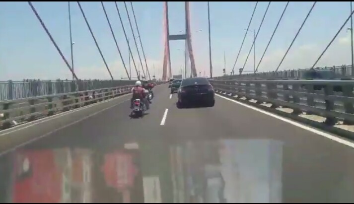 Lintasi Jembatan Suramadu, 5 Moge Jenis HD Terjang Jalur Mobil