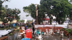 Hujan Deras Disertai Angin, Porak Porandakan Tenda Pilkades di Kediri