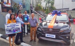 Hot Deal, BRI Serahkan Toyota Rush Pilihan Nasabah