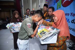 Pemkot dan Pelajar Surabaya Donasikan 12.868 Buku ke Taman Bacaaan Masyarakat