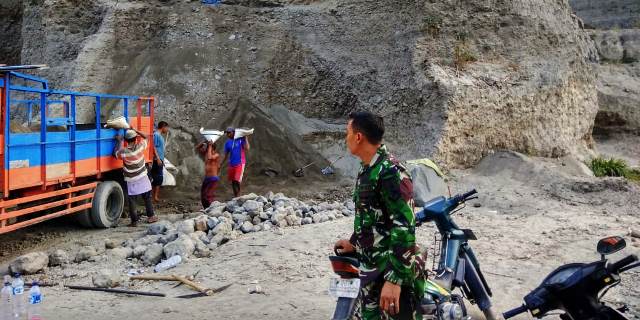Tambang Pasir di Desa Trisulo Makan Korban, Kenek Truk Tewas Tertimbun Longsoran