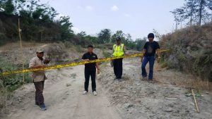 Lidik Kematian Kenek Truk Pasir, Polres Kediri Pasang Police Line di Tambang Pasir Watu Tulis