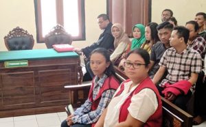 Gelapkan Ratusan Juta, Dua Karyawati PT Adhikarisma Putrapatama Diadili