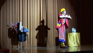 Ajak Anak Indonesia Bergembira, UK Petra Gelar Clown Show Charity