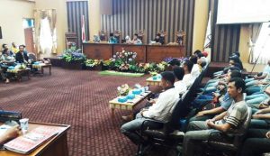 Tak Kunjung Direalisasikan Haknya, Ratusan Petani Sawit Adukan PT LSI ke DPRD Tanbu