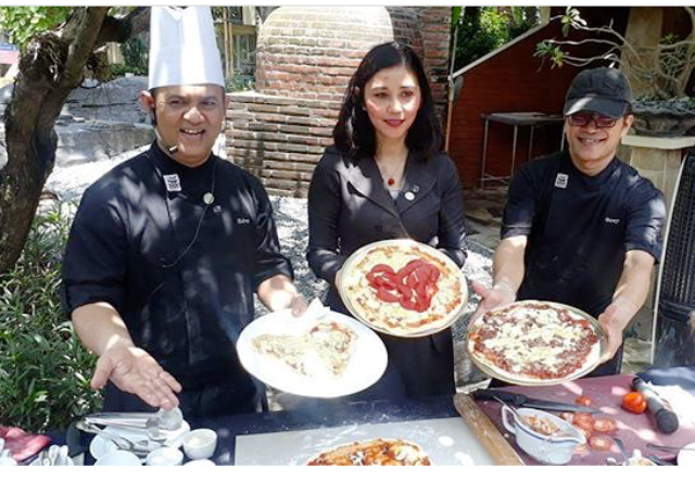 Nikmatnya Kreasi Pizza Yang Dimasak Menggunakan Kayu Ala Novotel Ngagel