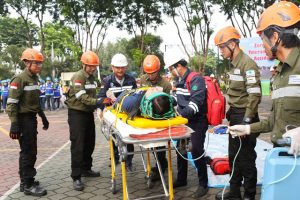 Apel K3, Pelindo III Evakuasi Korban Kecelakaan di Pelabuhan