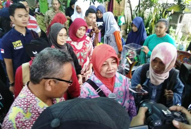 Ribuan Pengunjung Banjiri Festival Dahar Durian Medowo