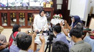 Ingin Pengelolaan SMA/SMK Dilimpahkan ke Pemkot, Wali Kota Risma Wadul ke Khofifah