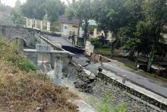 Diterjang Luapan Sungai, Tanggul dan Jalan di Kedung Malang Kediri Rusak Parah