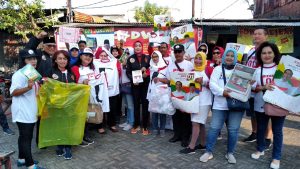 Ikut Dukung Jokowi, Warga Railwayside Ketintang Sambut Relawan KareB’S