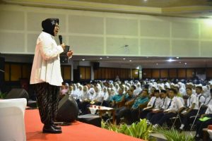 Wali Kota Risma Beri Penguatan Karakter kepada 1.800 Siswa SMP