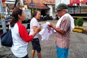 Blusukan ke Kampung Pecinan Surabaya, Begini Aksi Pendukung Capres 01