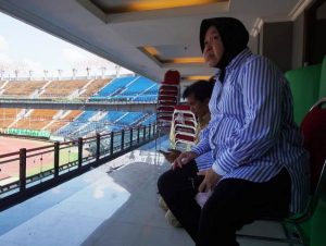 Jelang Leg 1 Final Piala Presiden, Wali Kota Risma Pimpin Pembenahan Stadion GBT