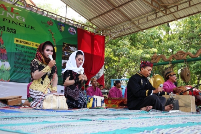 Lestarikan Budaya Lokal, Warga Desa Dukuh Kediri Gelar Festival Seni Jemblung